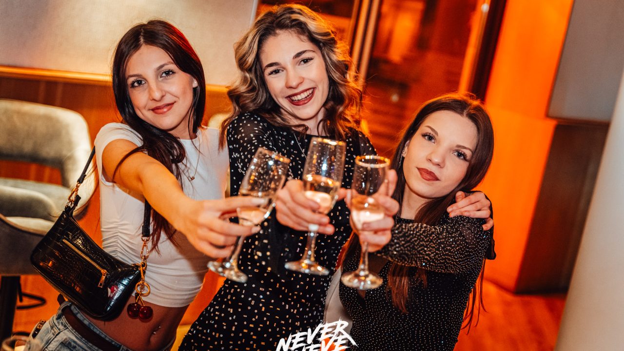 2026-02-28-pecs-kiralyrendezvenyhaz-creamofpecs (7)
