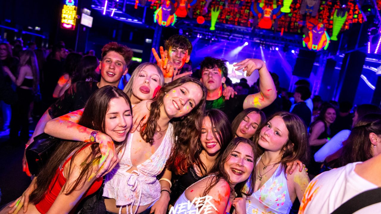 2026-05-15-debrecen-hall-uvcolor-erettsegiafter (37)